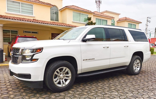 Imagen 1 de 15 de Chevrolet Suburban Lt