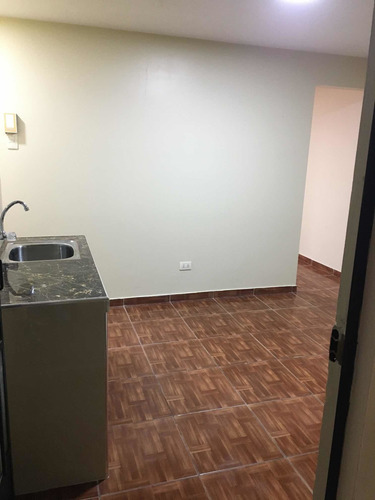 Imagen 3 de 12 de Minidepa De 30 M2 Alt.c.3 Av. La Molina, Incluye Servicios