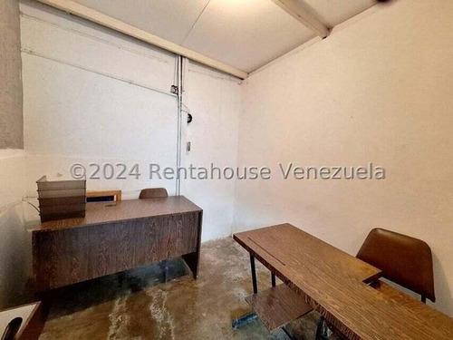 Venta De Local Comercial Tipo Galpon En Zona Centro, Calle 27, Cod 25 3393 En Muy Buenas Condiciones, Comunicate Soy Gabi Irastorza.