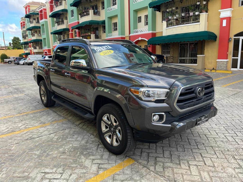 Imagen 3 de 15 de Toyota Tacoma Limited Americana
