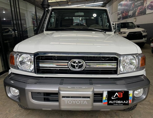 Imagen 3 de 12 de Toyota Macho Pick Up Hembra Land Cruiser Sincronico 4x4