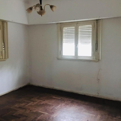 Casa Venta A Refaccionar 4 Dormitorios 3 Baños Y Terreno De 4,922 Mts 2-262 Mts 2 Cubiertos - Villa Elvira