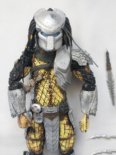 Youngblood Predator Neca Serpent Elder Scar Celtic Chopper (Usado)