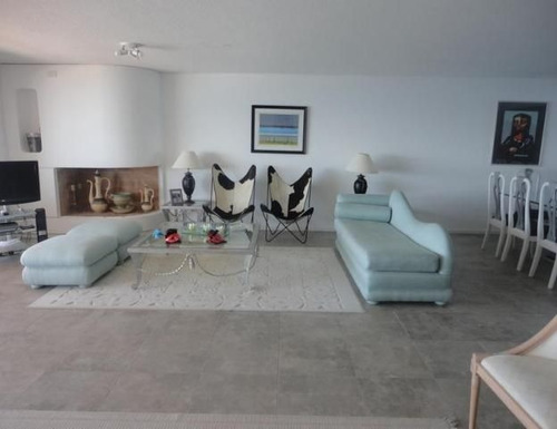Apartamento En Venta De 3 Dormitorios En Playa Brava