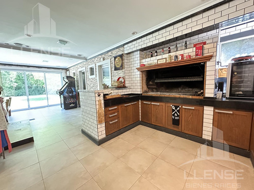 Casa 6 Ambientes En Venta, Barrio Privado Barrancas De Guido - Quilmes