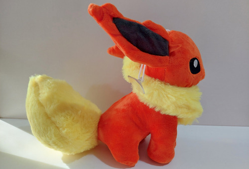 Peluche Pokemon Varios Modelos Anime Mediano Flareon - Pokemon - Peluche - 20 Cm - 2 (Usado)