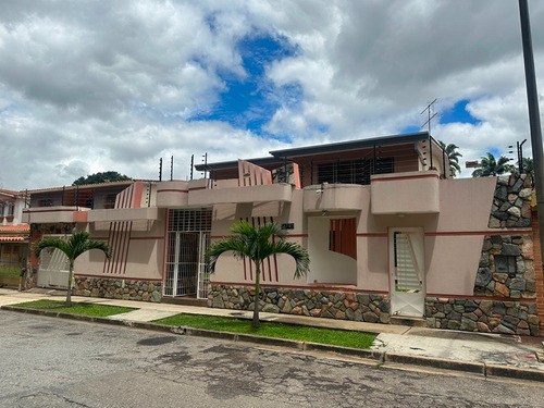 Casa En La Urb. La Viña Calle Cerrada ( Ll )