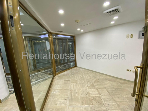Km Comercial En Alquiler En Chuao, Distrito Metropolitano