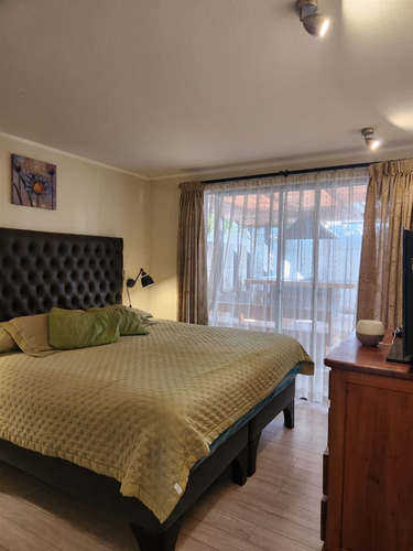Casa En Venta De 3 Dorm. + Servicio En Colina