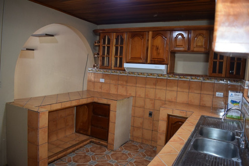 Imagen 10 de 20 de Casa En Heredia, San Rafael En El Centro, Zona Muy Segura Y Tranquila, Cuenta Con 3 Habitaciones Y Oficina, En El Primer Piso Tiene 1 Habitación Y La Oficina