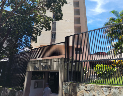 Se Vende Apartamento Remodelado Y Actualizado En Terrazas Del Avila, Caracas 24-20495