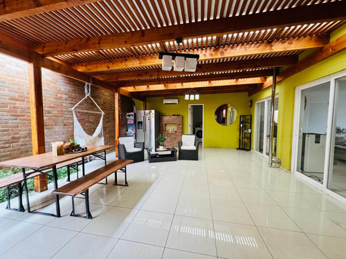 Cómoda Y Amplica Casa En Serena Oriente 5d/3b, Gran Quincho!