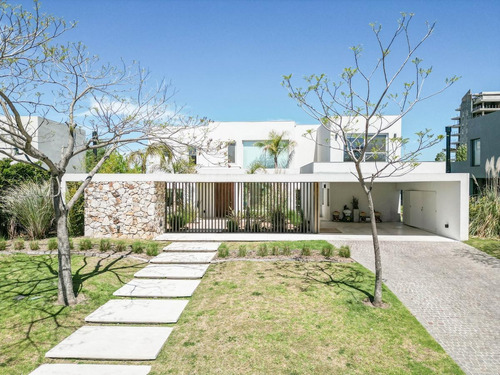 Imagen 4 de 30 de Gran Casa Moderna De Estilo 6 Dormitorios, Al Golf Del Barrio El Golf Nordelta