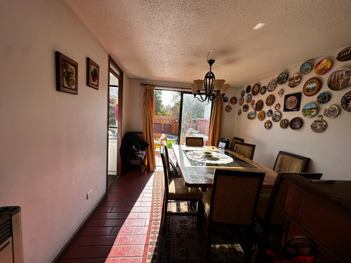 Casa Con Piscina, Quincho Y Terraza
