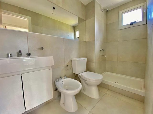 Imagen 23 de 27 de 1 Dormitorio Frente 1º De Mayo Esq. Cerrito