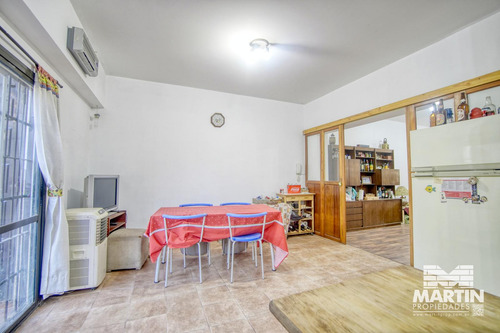 Casa 6 Ambientes, 7 Cuadras De Av. Maipú, Suite, Toilette, Play, Cochera Y Jardín.