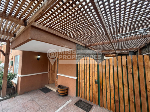 Se Arrienda Casa En Condominio Los Exploradores