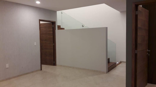 Preciosa Residencia En La Condesa Juriquilla, 5 Recamaras, 5 Baños, Roof Garden.