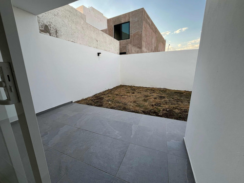 Casa En Venta En Cañadas Del Arroyo 4 Recámaras