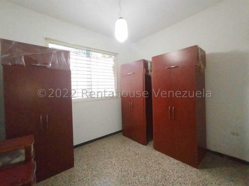Imagen 12 de 17 de Casa En Venta Urb El Toro, Las Delicias. Maracay 23-10151 Hc