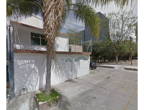 Casa En Venta De Recuperación Bancaria, En Colonia Jardines Del Moral A0512