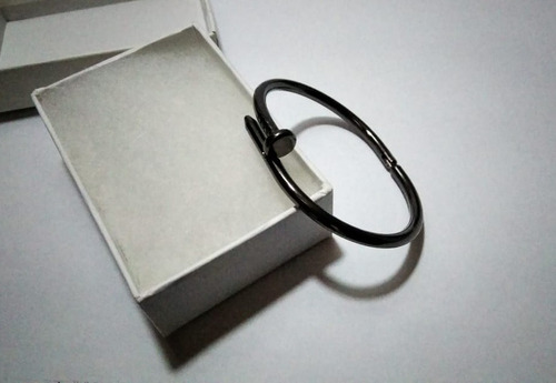 Pulsera Bangle Modelo Clavo Color Negro