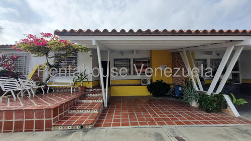 José Trivero Vende Bella Y Acogedora Casa Ubicada En Cabudare, Cuenta Con Tanque Subterráneo Y Parque Infantil