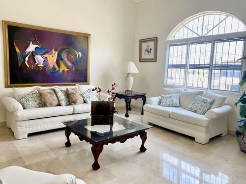 Casa En Venta En Cerros De Altos De Arroyo Hondo Lll De 4 Habitaciones