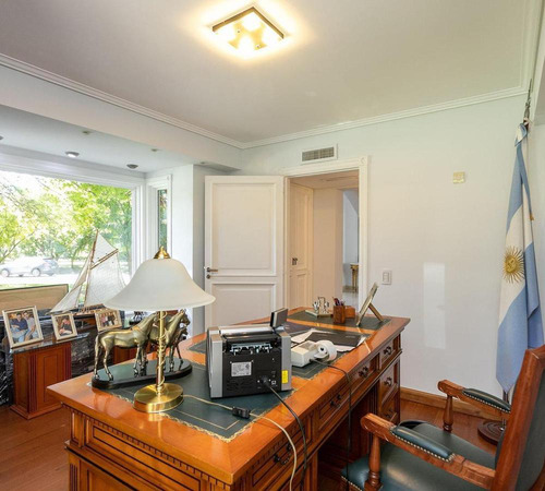 Exclusiva Casa A La Venta En Barrio San Jorge Village Country Club De 518mtr2.