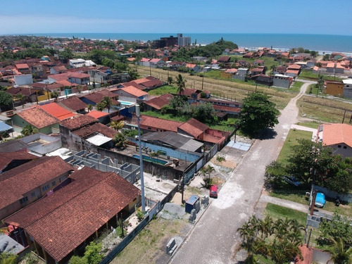 Imagem 3 de 3 de Linda Casa Com Piscina, 3 Quartos E 1 Suíte, Localizada À 400m Do Mar Em Itanhaém, Sp. Aceita Financiamento Bancário.