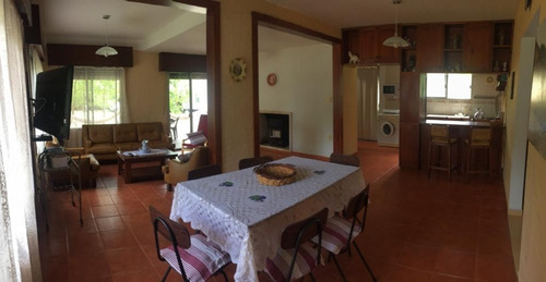 Hermosa Casa C/sala De Juegos- Santa Ana, Colonia