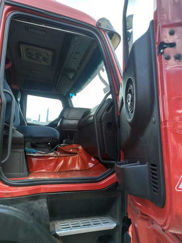 Imagem 15 de 15 de Volvo Fh 380 4x2 2002 Toco