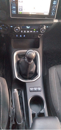 Imagen 5 de 10 de Toyota Hilux 2.8 Cd Srv 177cv 4x4 2016
