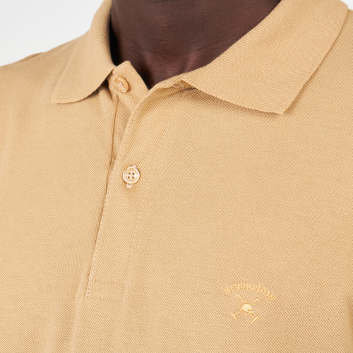 Chomba Hombre Kevingston Casquito Piqué Classic Fit Mostaza