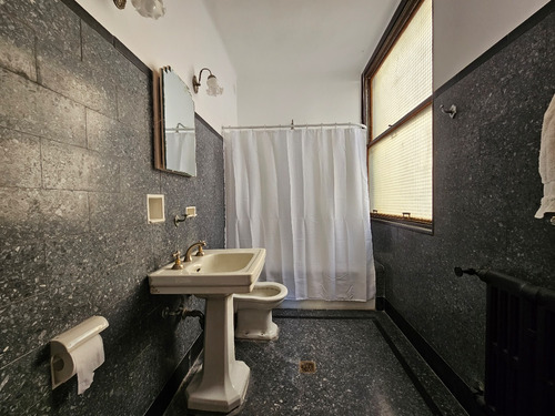 Dpto. 2 Amb. 60 M2 A Metros De Av.corrientes Florida, Del Obelisco, De Todos Los Subterráneos, De Cines Y Teatros, Confiterías Y Bares Notables. Hasta 3 Personas. Mes / Día