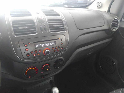 Imagem 9 de 15 de Fiat Grand Siena Essence Dualogic 1.6 16v Flex 2014