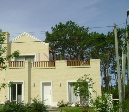 Muy Buena Casa En Venta Y Alquiler En La Zona Mas Linda De Montoya.- Ref: 251