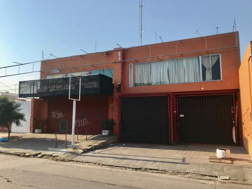 Gran Galpón - Local Industrial + Depósito. Sobre Calle Santa Lucía.