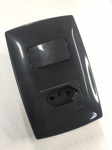 Imagem 2 de 5 de Conjunto Interruptor Simples + Tomada 10 A - Home Grafite