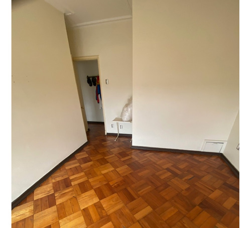 Vendo 2 Excelentes/amplios Deptos Antiguos Pero Remodelados