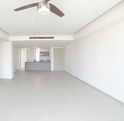 Imagen 2 de 29 de Ph En Venta En Playa Diamante / La Isla