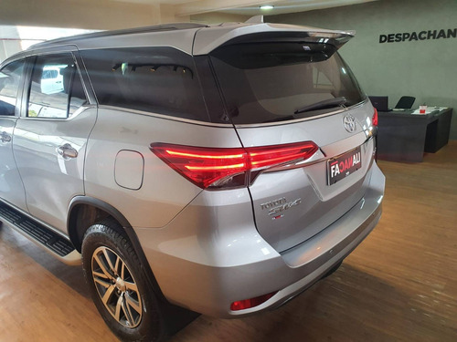 Imagem 4 de 15 de Toyota Hilux Sw4 2.8 Srx 4x4 7 Lugares 16v Turbo