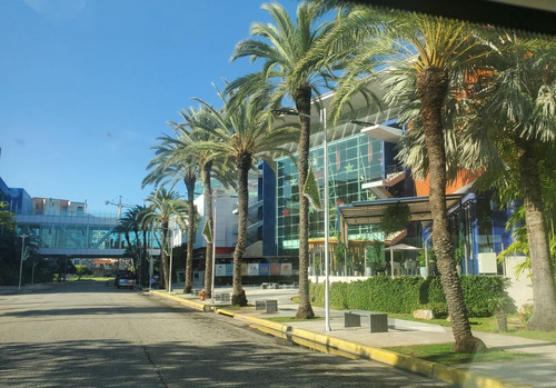 Apartamento En Alquiler Vacacional En Isla Margarita Cerca De La Playa Con Agua Permanente, Planta Eléctrica, Split Y Wifi