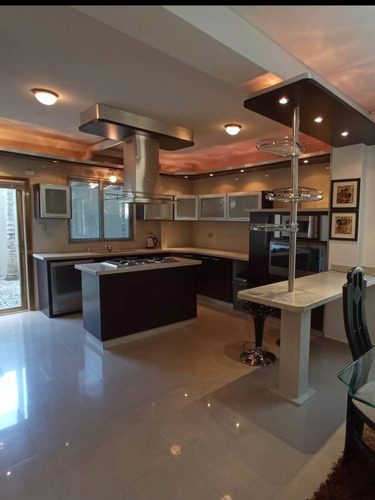 Townhouse En Alquiler El Castaño