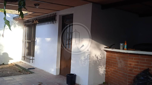 Hermosa Casa Céntrica Ideal Para Proyecto Comercial En La Urbanización Los Caobos. 002jsc