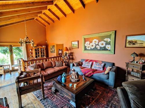 Vende Amplia Casa Estilo Colonial De 210m2 En Parcela 5d,4b