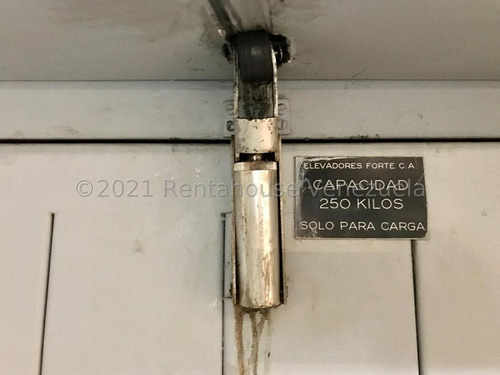 Imagen 9 de 14 de Se Vende Hermoso Edificio De 3 Pisos Ubicado En La Única Calle Industrial De Prados Del Este Código: 22-13487