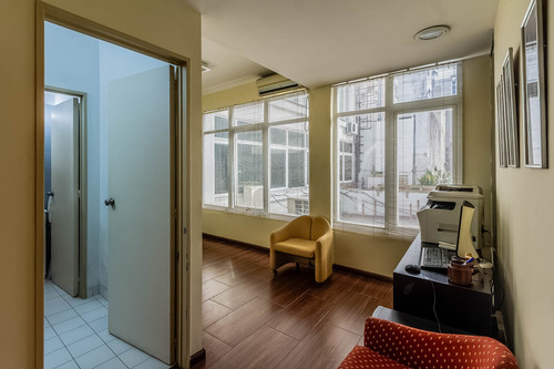 Venta Oficina C/ 2 Despachos Y Recepción 1° Piso Contra Frente En Retiro, Microcentro