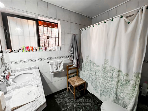 Casa Para Remodelar En Venta De 4 Dorm. En Los Dominicos