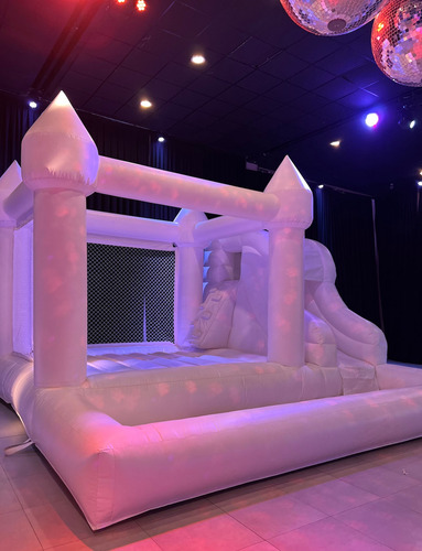 Imagen 3 de 9 de Alquiler Inflable Castillo Blanco Tobogan Pelotero Gigante